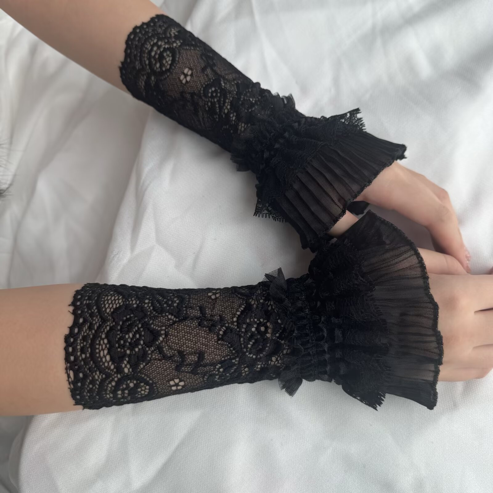 Lace Hollow Wrist Covers Trump - Men Accessories Elegant recension och pris