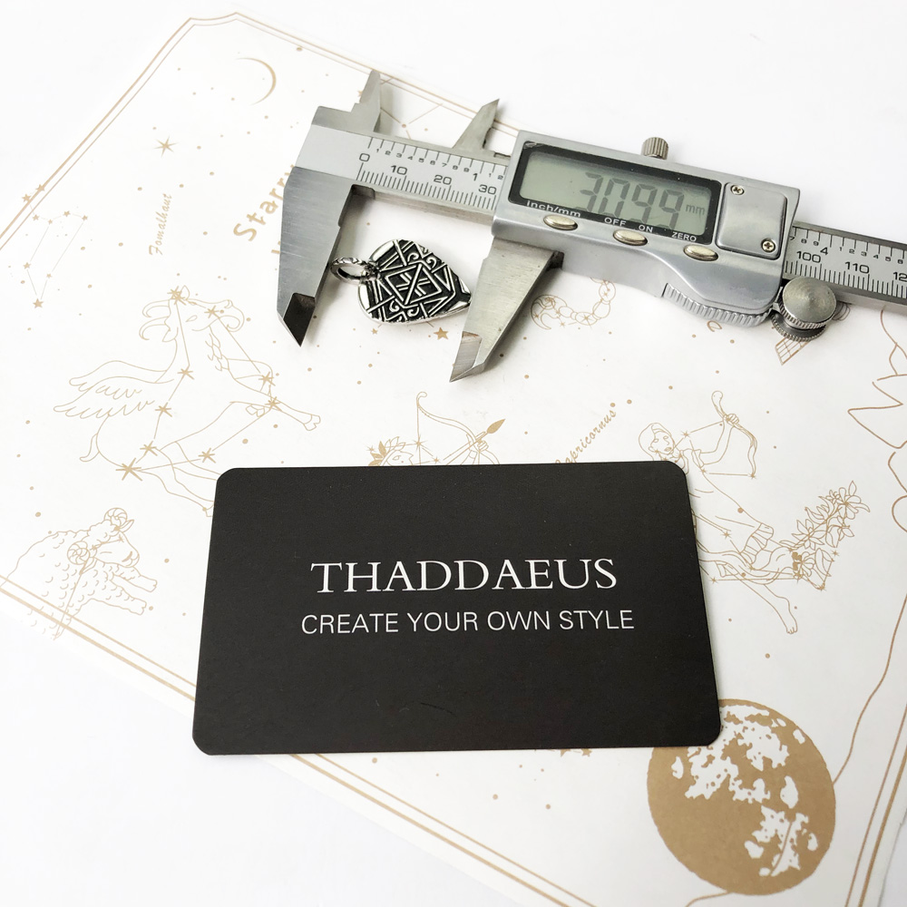Ornamented Dog Tag Pendant,Bra - Men Accessories Brands recension och pris