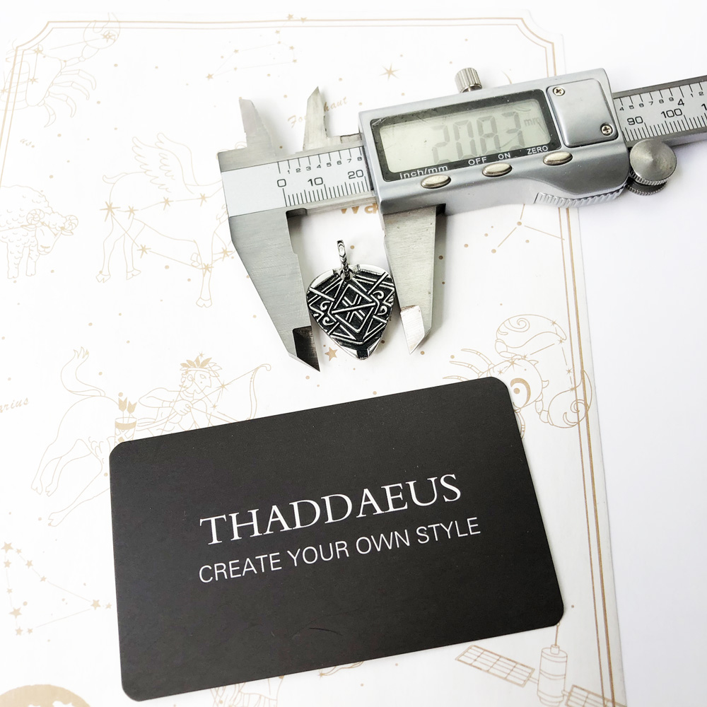 Ornamented Dog Tag Pendant,Bra - Men Accessories Brands recension och pris
